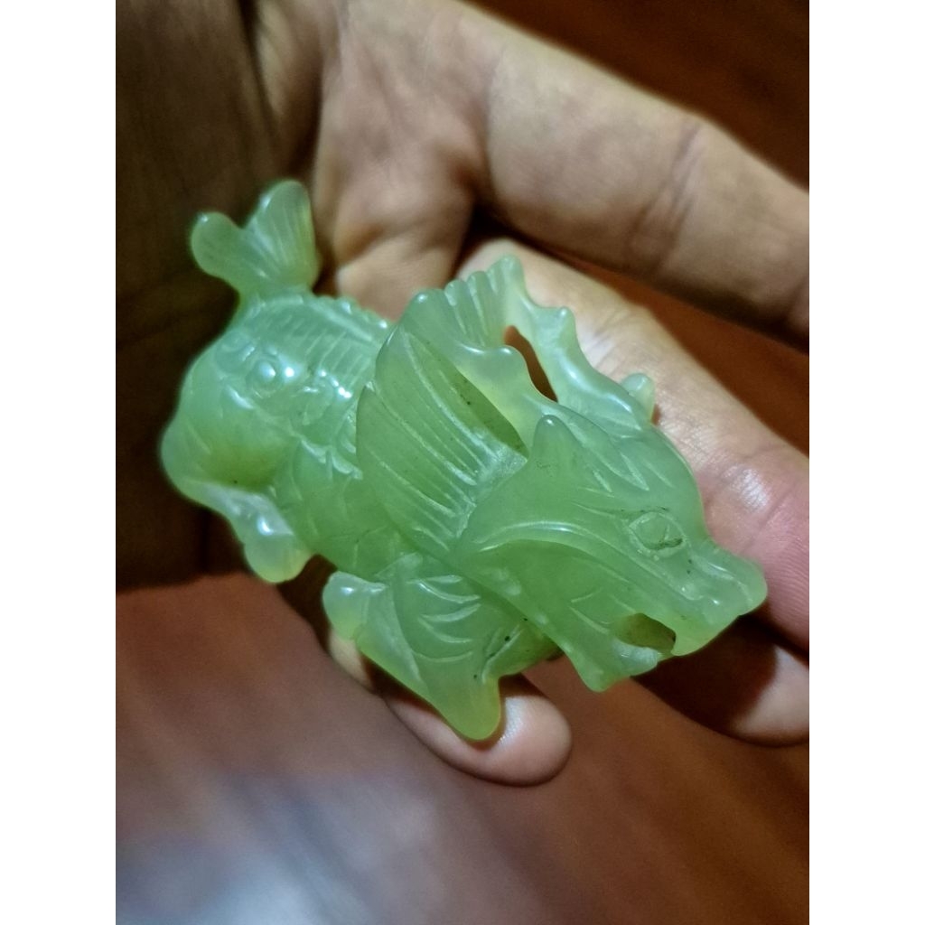 Natural batu giok air ukir qilin