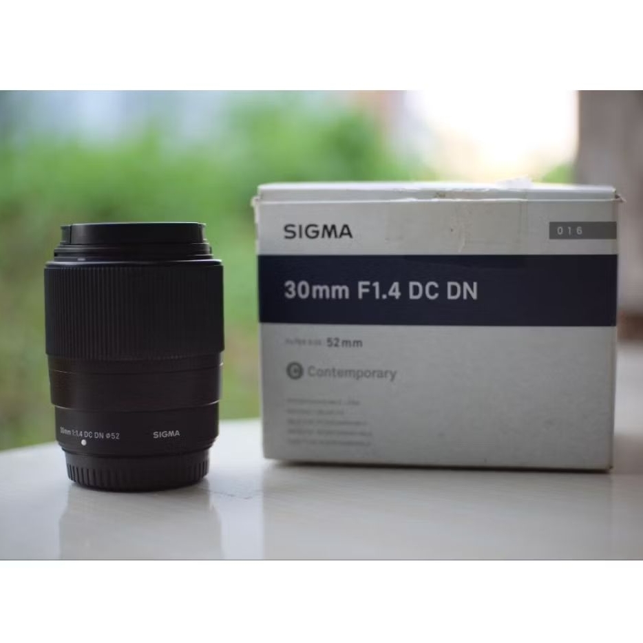 Lensa Sigma 30mm F1.4 for Fujifilm. Lensa bokeh dan tajam di F1.4. bukan untuk Canon, Nikon, Sony
