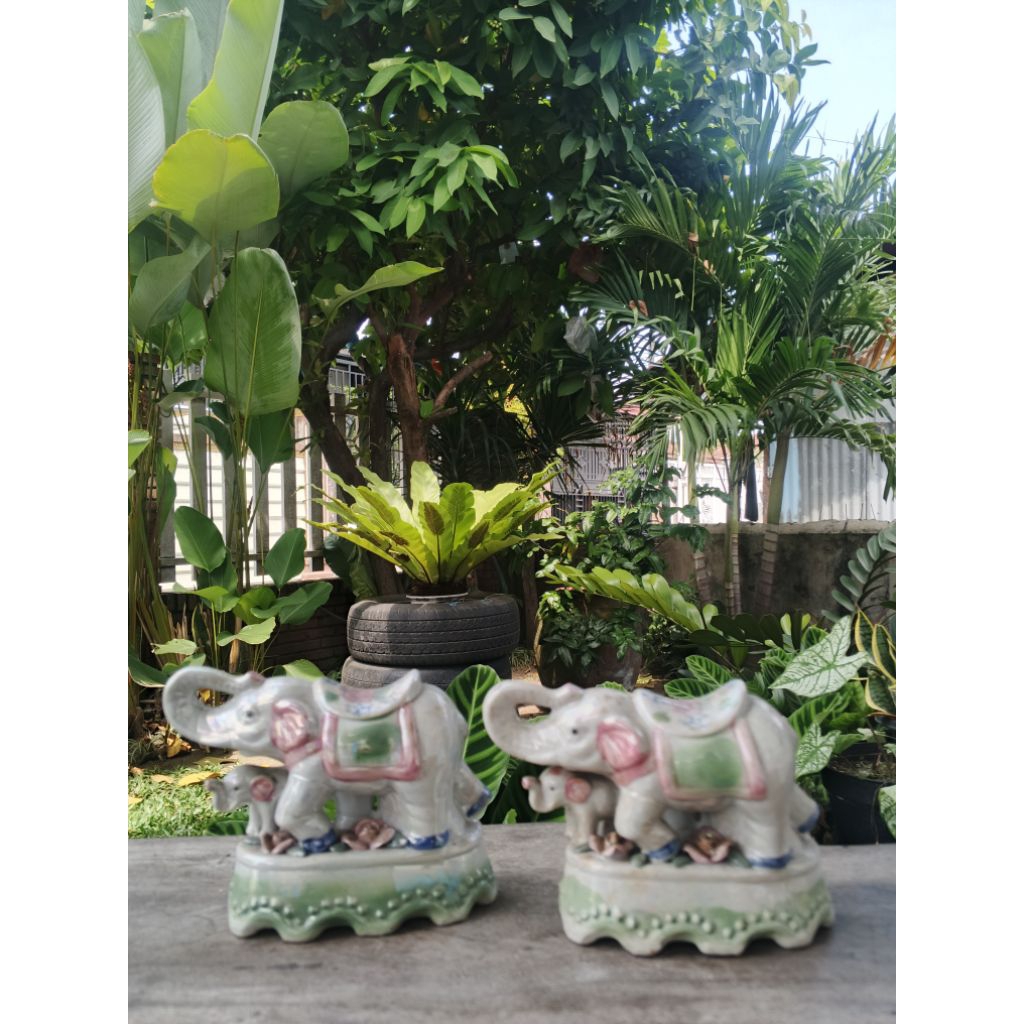 Patung Keramik Gajah