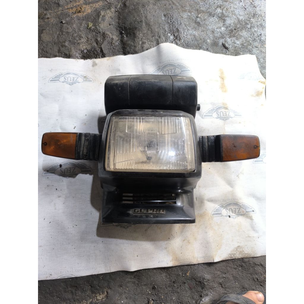 Batok lampu depan set spidometer Honda GL PRO original copotan