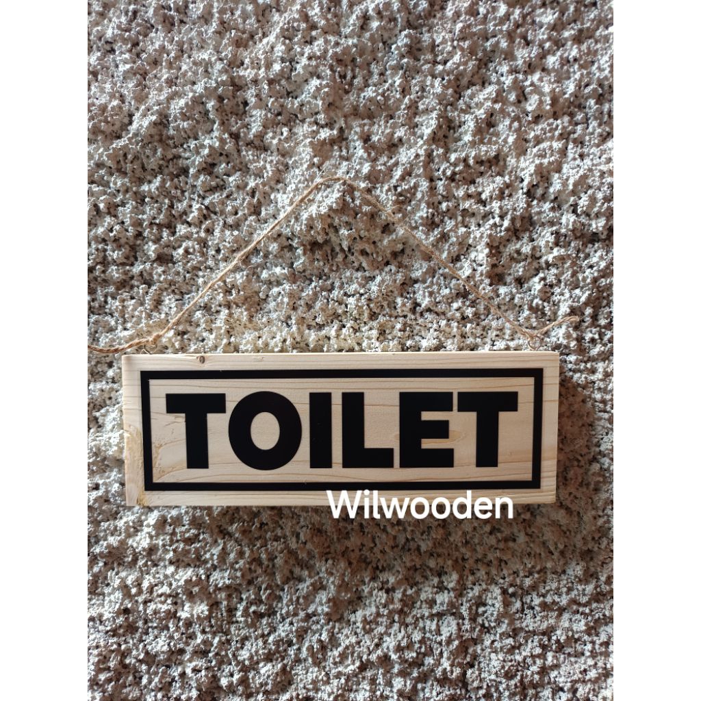 Hiasan dinding tulisan Toilet kayu jatibelanda
