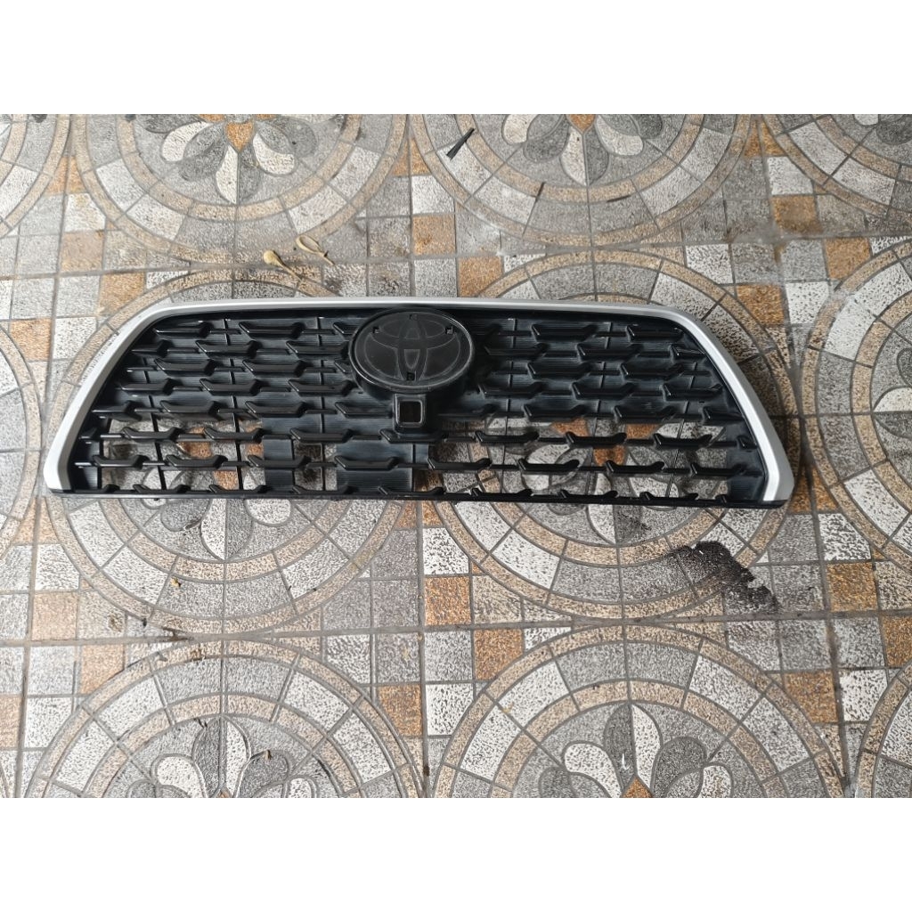 grill yaris cross