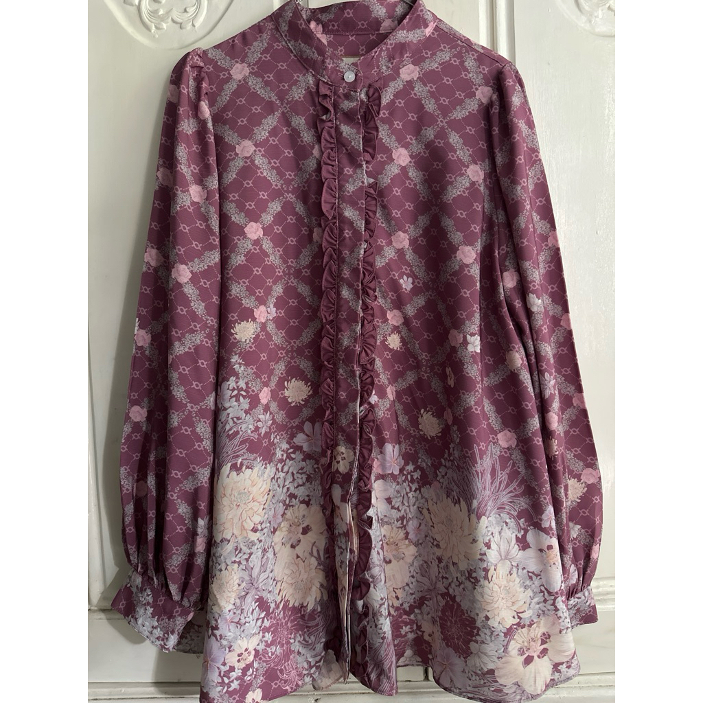 preloved ariana shirt & skirt set wearing klamby