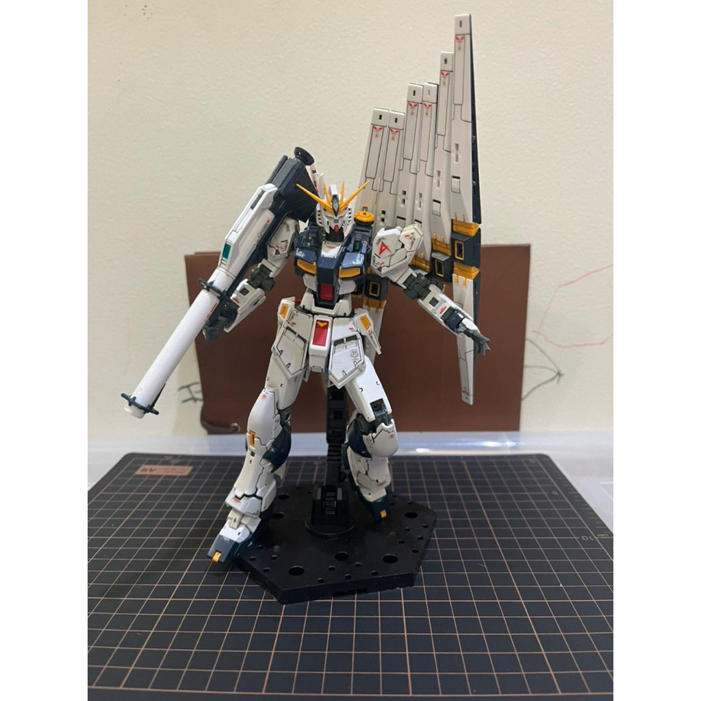 RG Nu Gundam Bandai