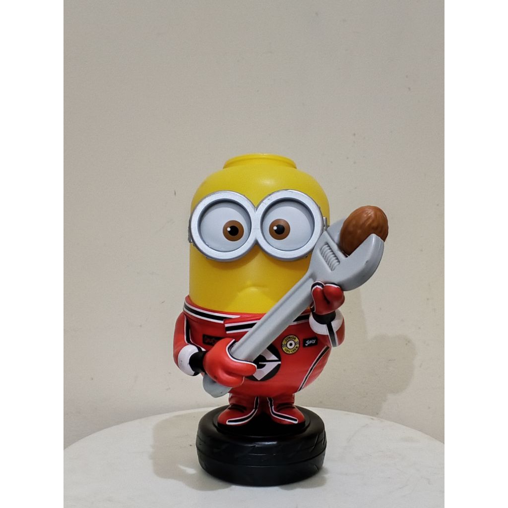 Tumbler Figure Pit Crew Minion XXI