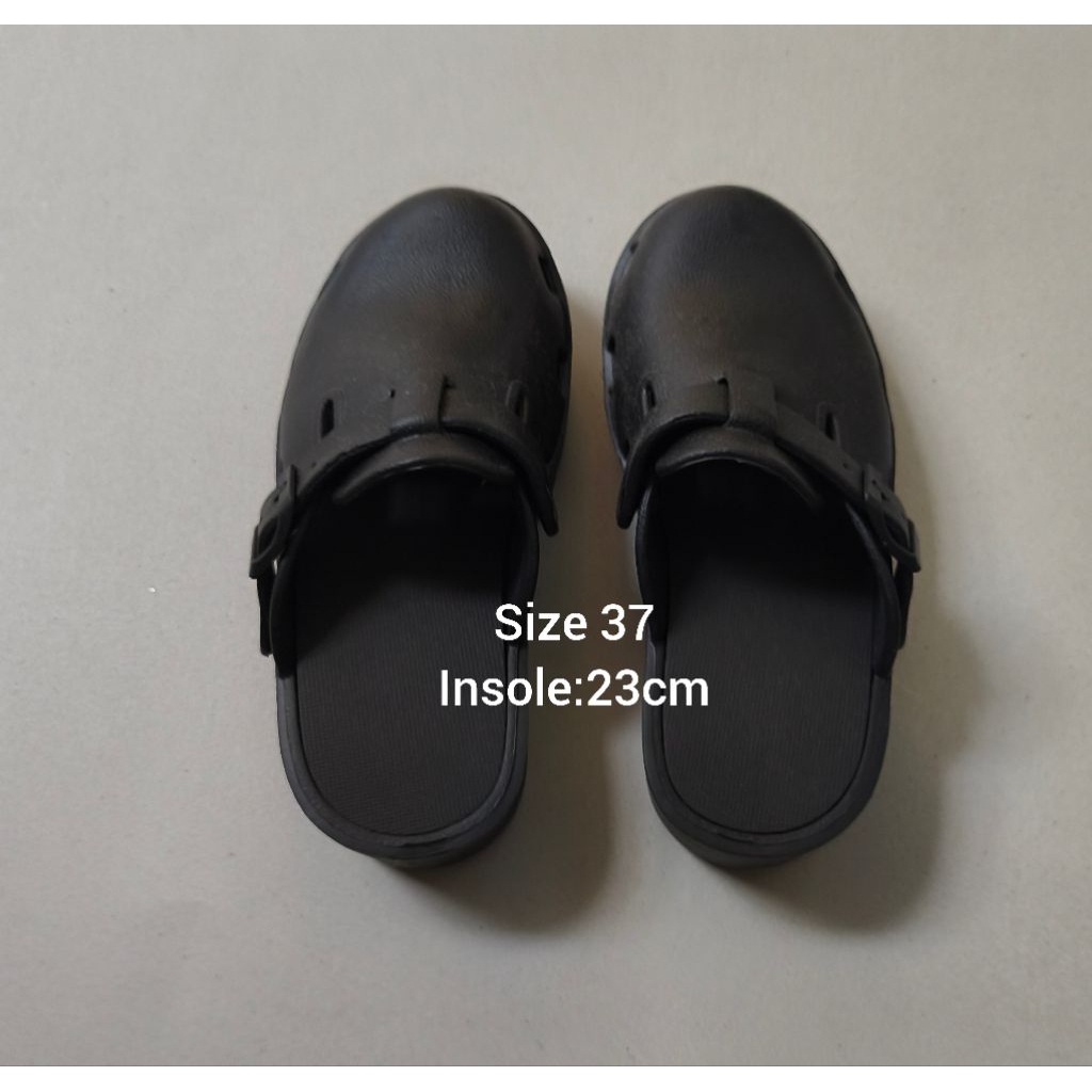 Sandal hak wanita karet