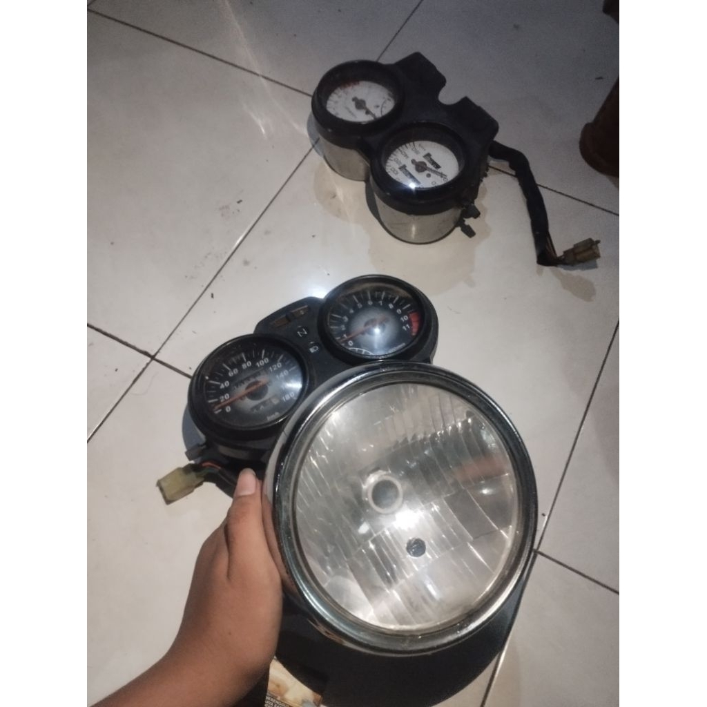 batok lampu depan set Megapro Primus