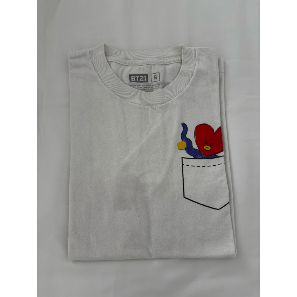 kaos BT21 BTS uniqlo preloved
