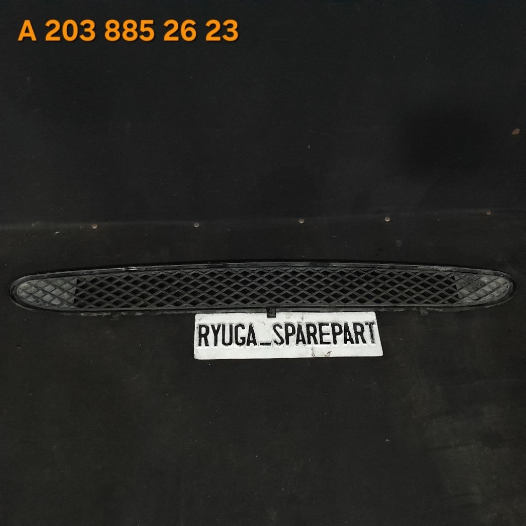 Kisi Grill Bumper Tengah Bawah Original Mercedes Benz W203 Pre Facelift A 203 885 26 23