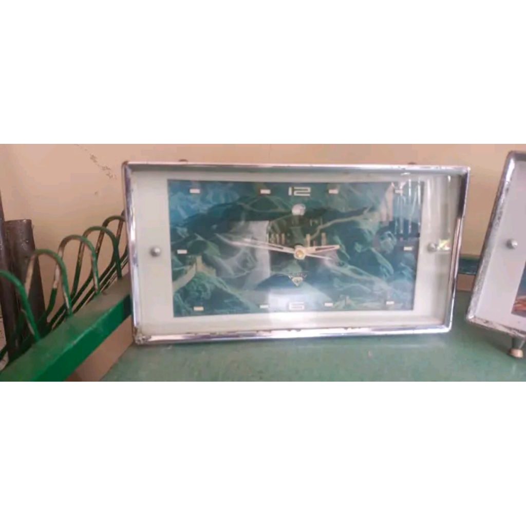 Jam weker kuno antik