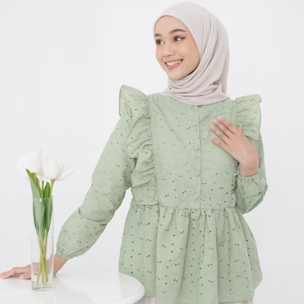 [NEW] JENNIE EMBROIDERY BLOUSE by Yap Official