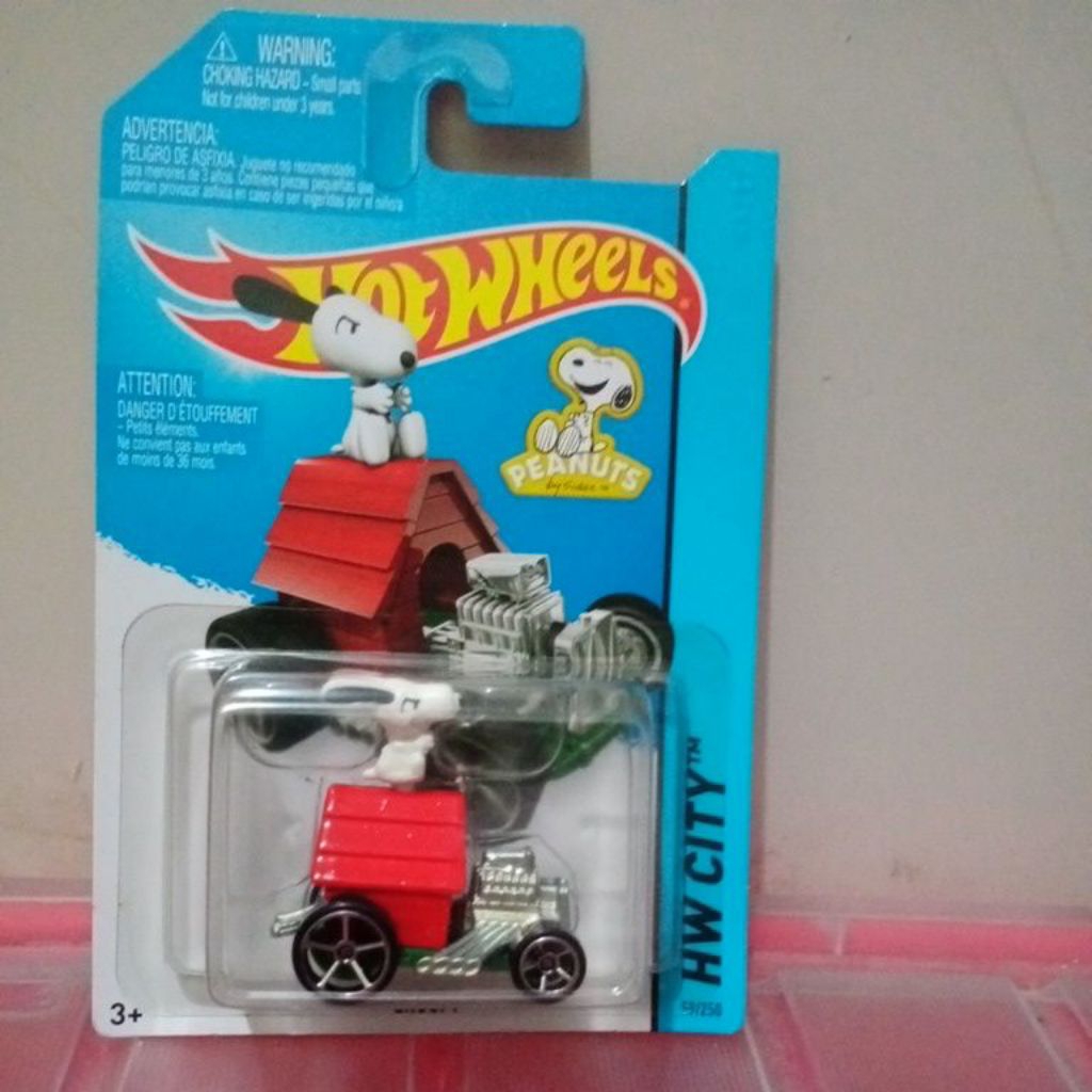 Hot Wheels Snoopy Peanuts HW City