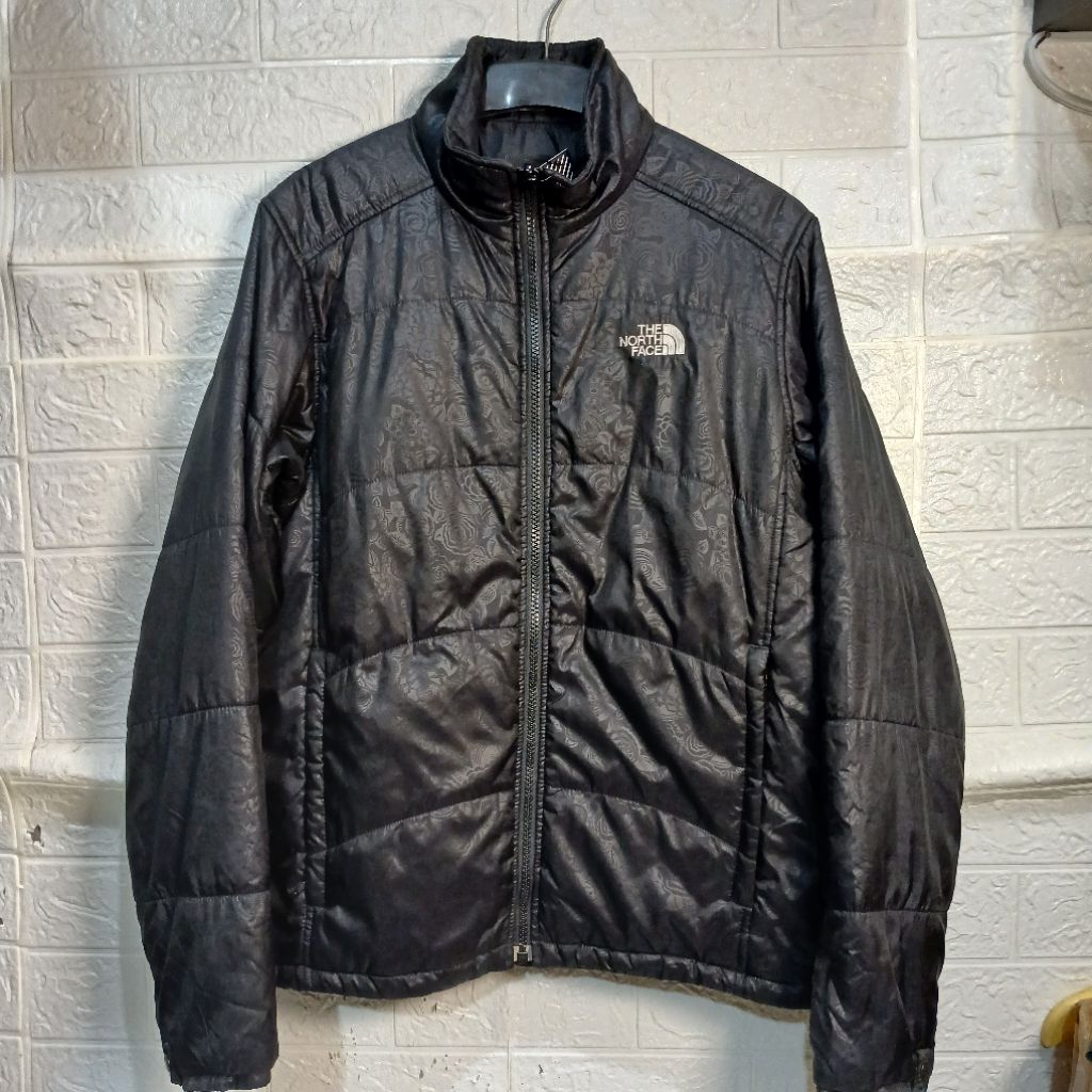 Jacket Puffer Kasual Outdoor The North Face Full Printing Embossed Hitam Size M