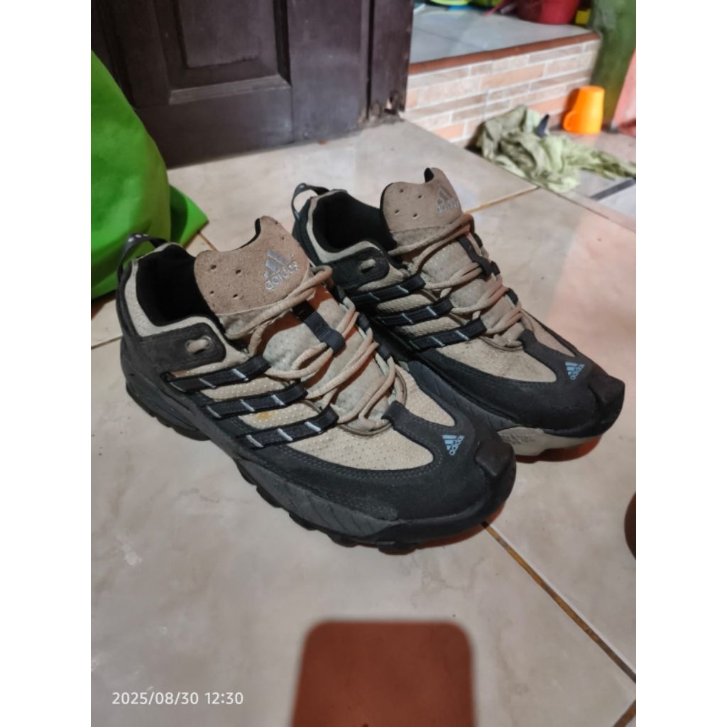 Sepatu Adidas second