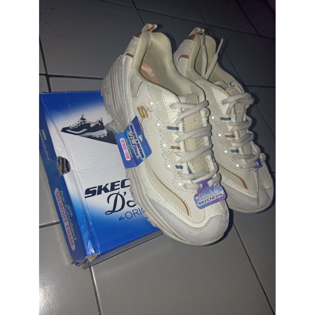 SEPATU SKECHERS D’LITES ORIGINAL – SIZE 40