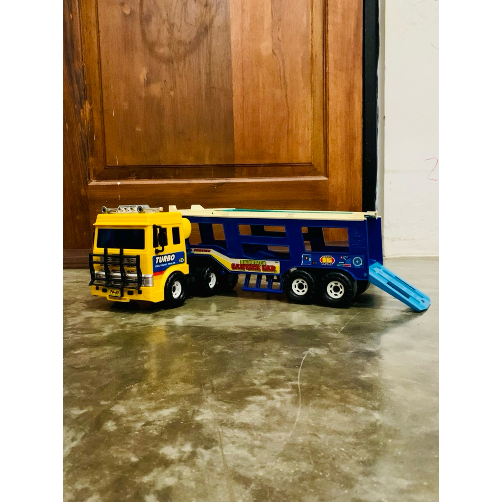 DAESUNG TRUCK HAULER & 6 PCS DIECAST 1/64 MOTORMAX & REALTOY