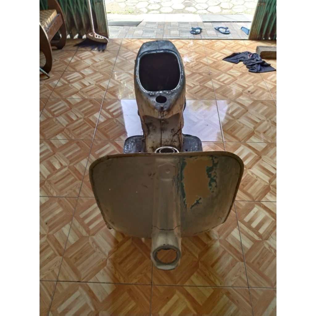 body tengah vespa sprint