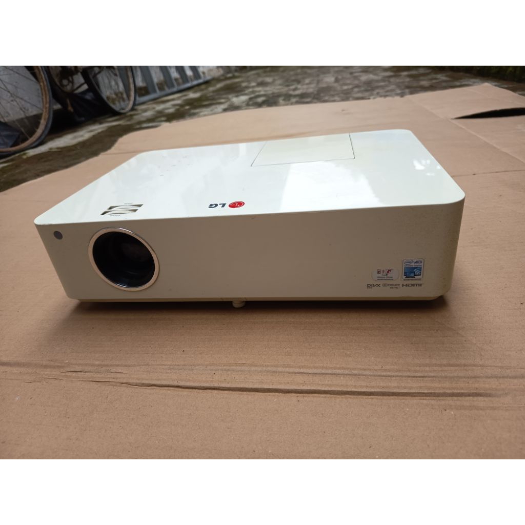 proyektor LG MODEL TWF006D minus gambar