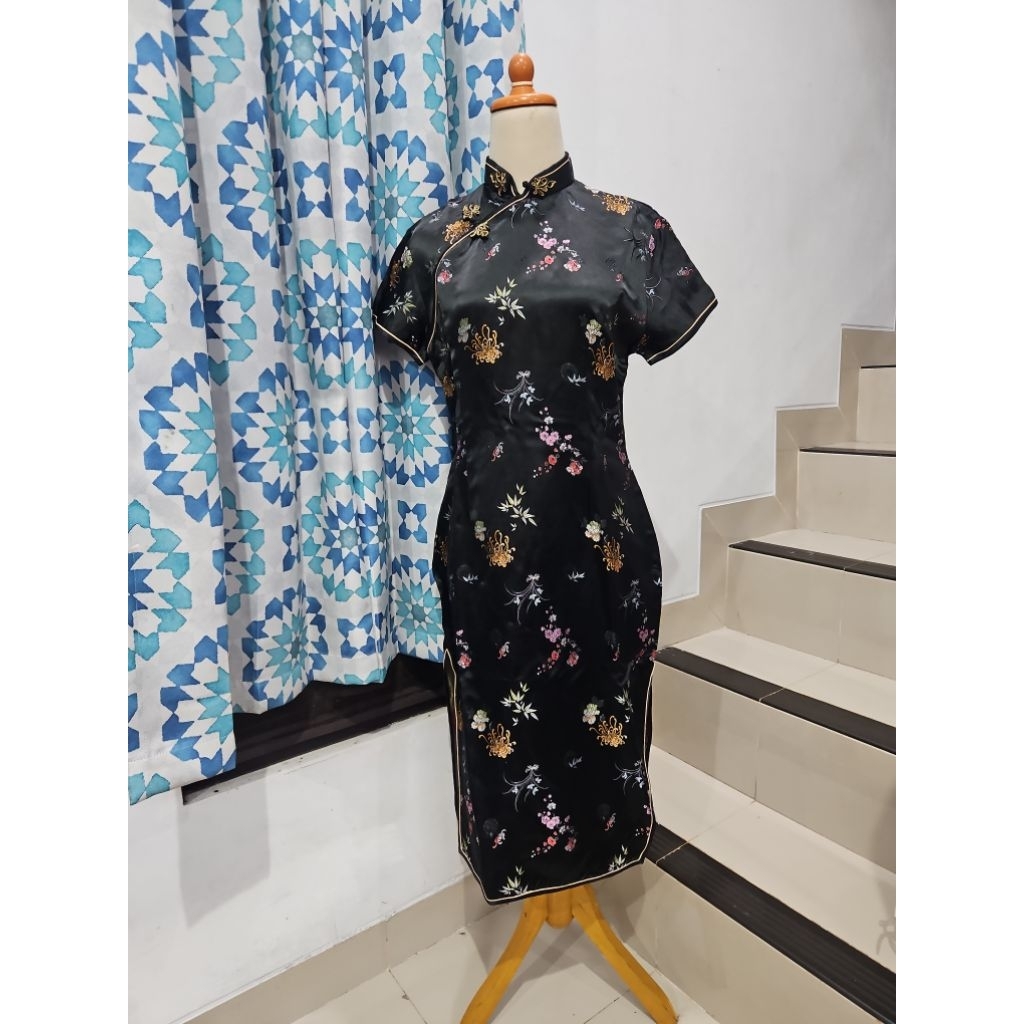 Dress Cheongsam Satin Silk Hitam uk. L