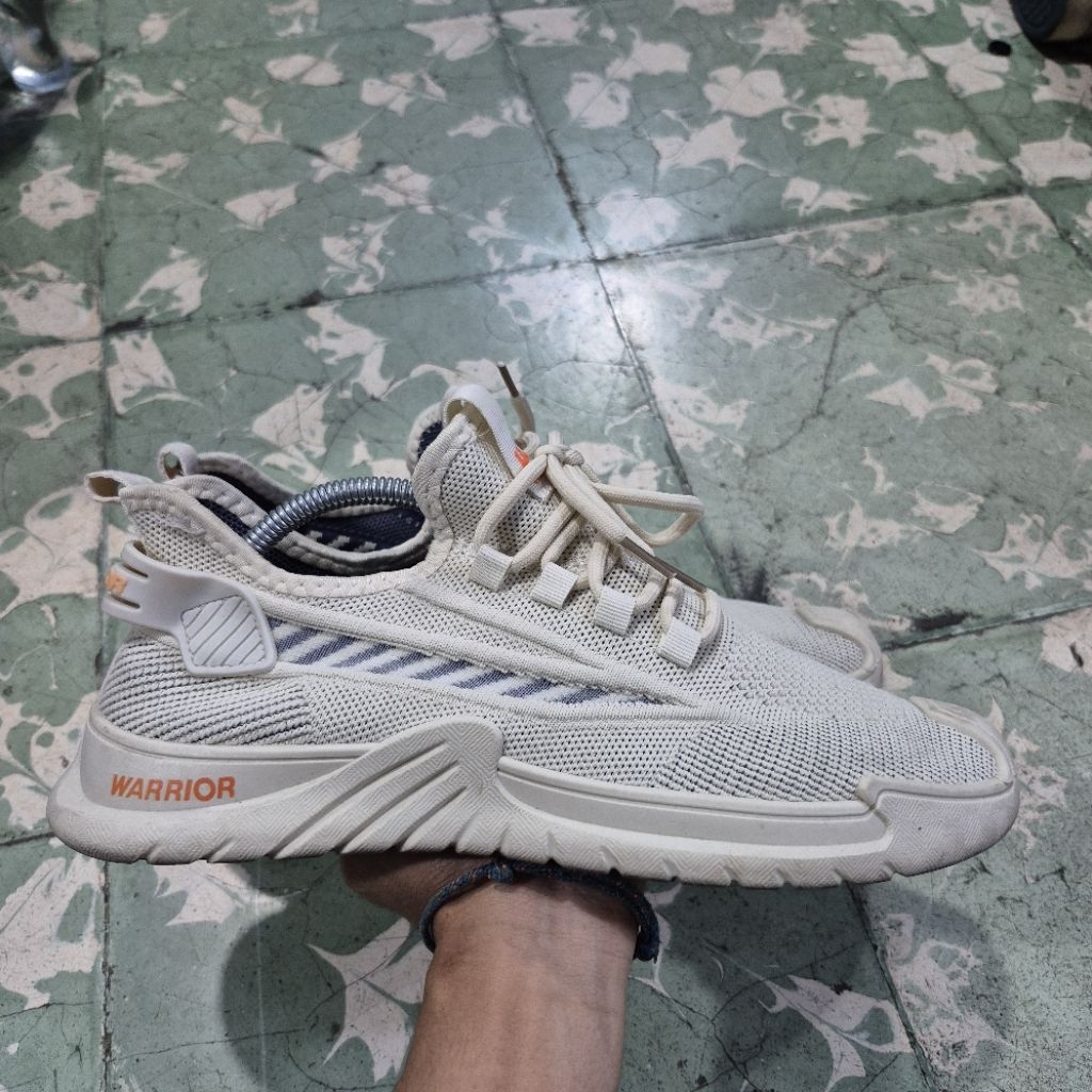 Sepatu Warrior Sneakers Pria(43)