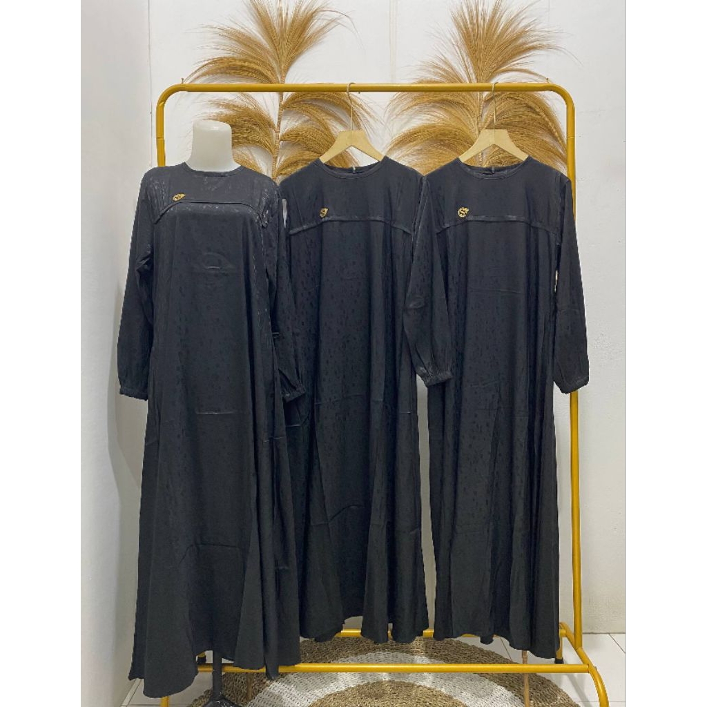 Gamis Armani Silk Premium / Gamis Hitam / Gamis Wanita Kode 3884