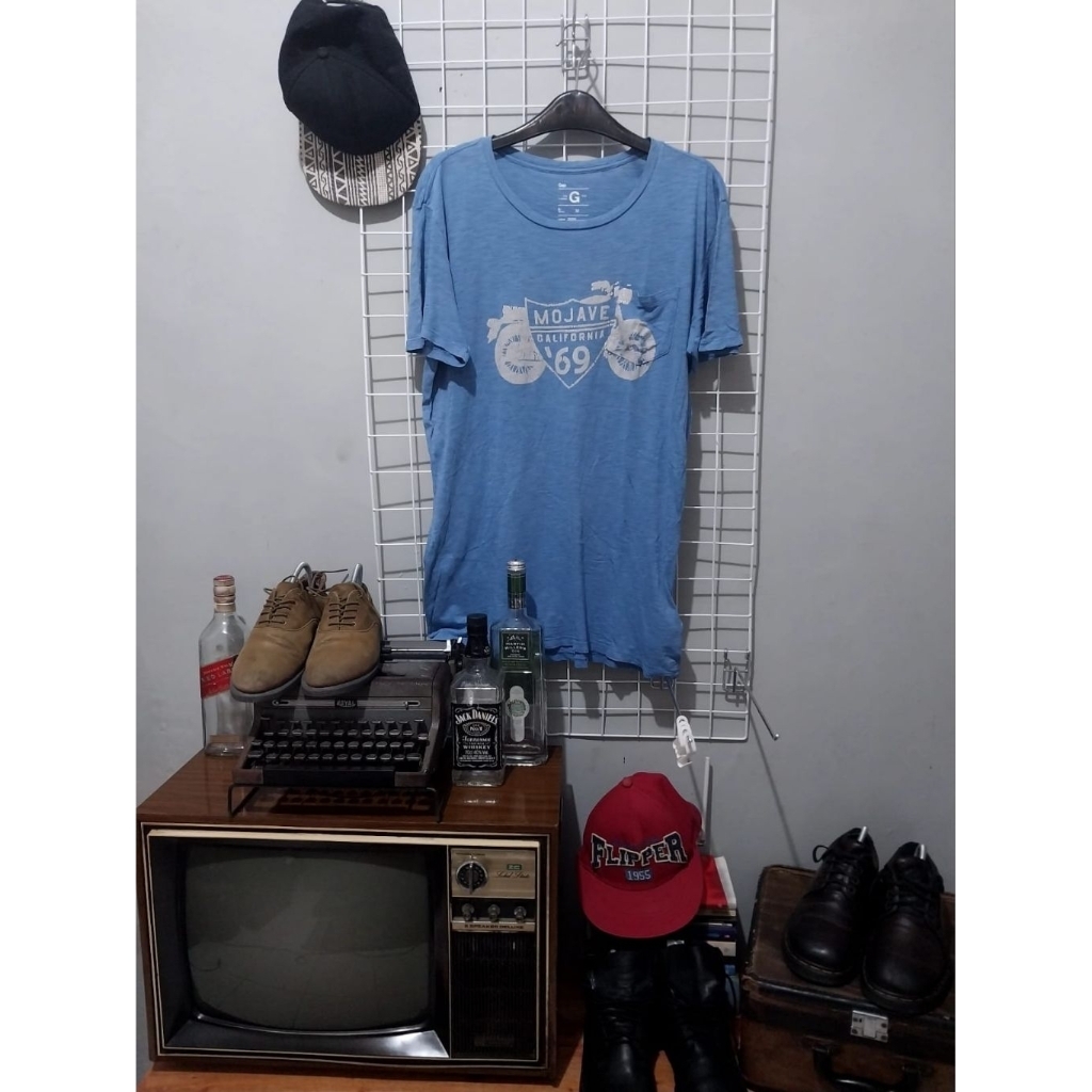 kaos gap art motor second bekas preloved