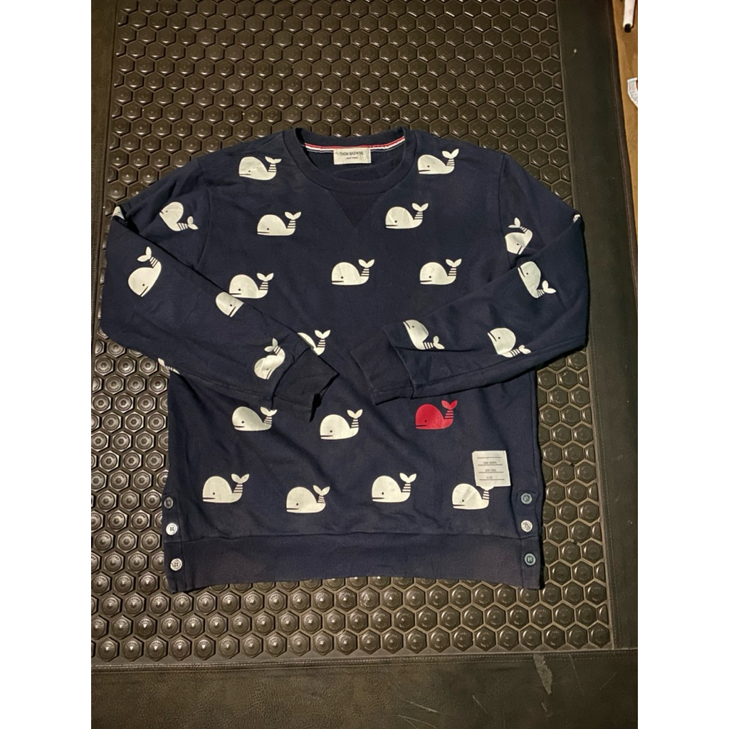 SWEATER CREWNECK SUPER LUXURY THOM BROWNE NAVY MEWAH BRANDED ( minus ada sedikit turun warna )