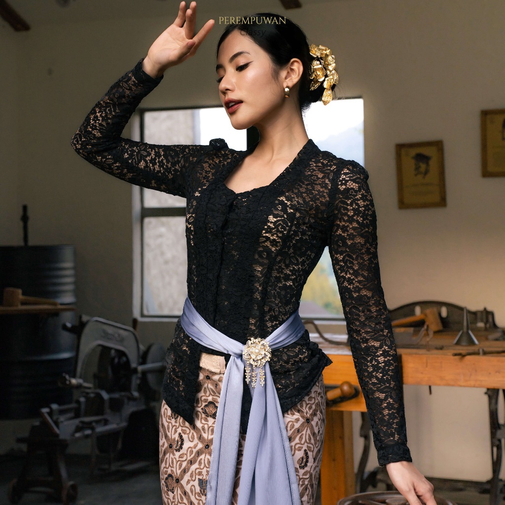 PEREMPUWAN | Atasan Kebaya Wanita Bali Kutu Baru Putih Wisuda Kondangan Modern Elegant Premium Mewah