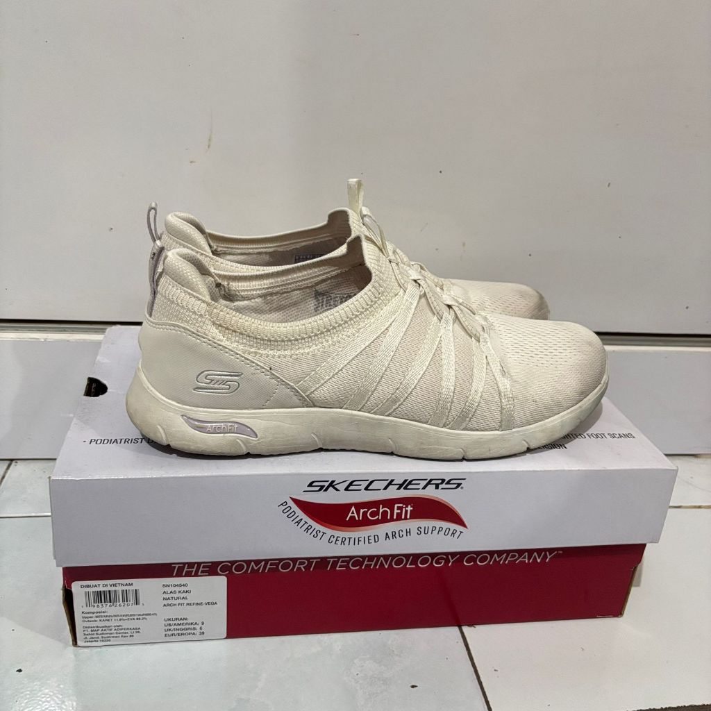 [PRELOVED] Skechers Arch Fit Refine Women's sneakers