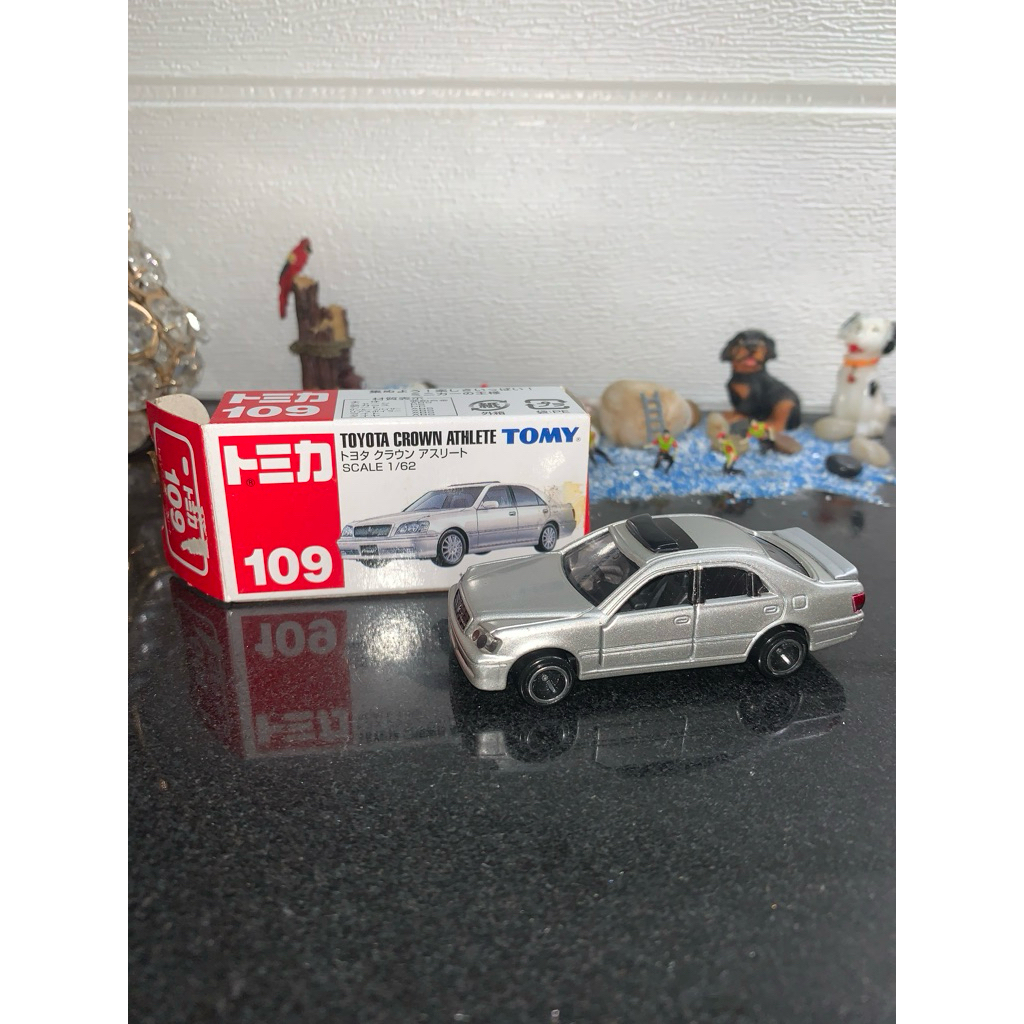 TOMY TOMICA TOYOTA CROWN ATHLETE