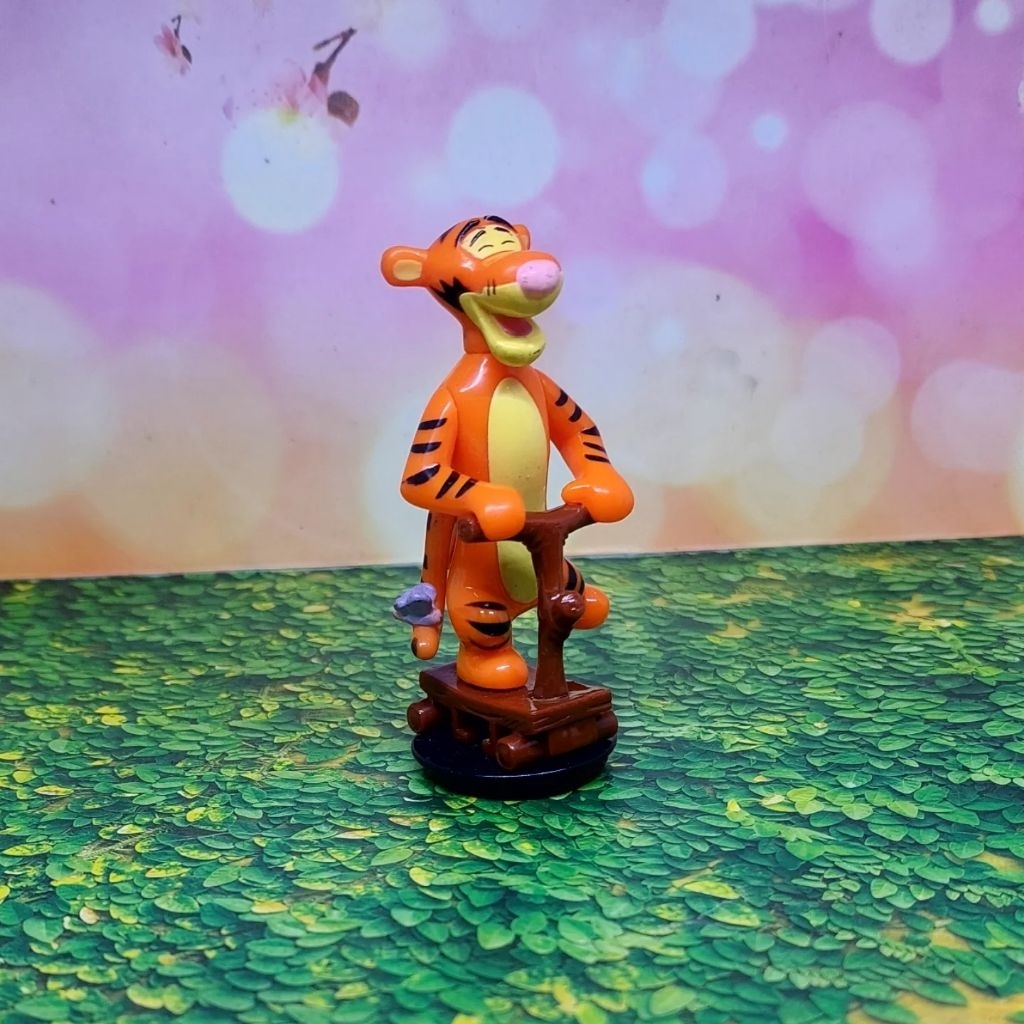 Tigger Winnie The Pooh figure karet padat Happy Meal Mcd preloved