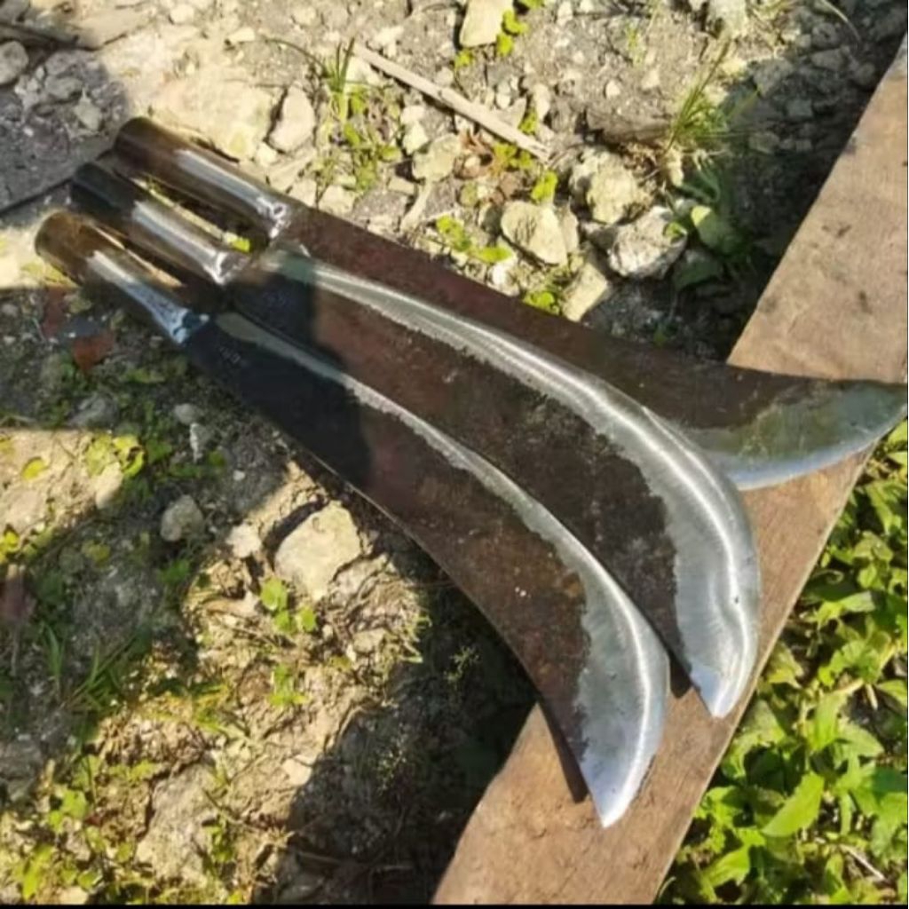 pisau golek potong kayu dan potong bambu bahan asli per panjang kurang lebih 45 cm