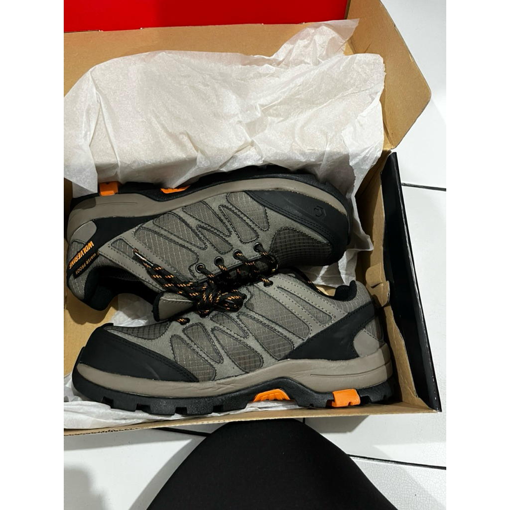 Safety Shoes Merek Wolverine Size 40 BNIB