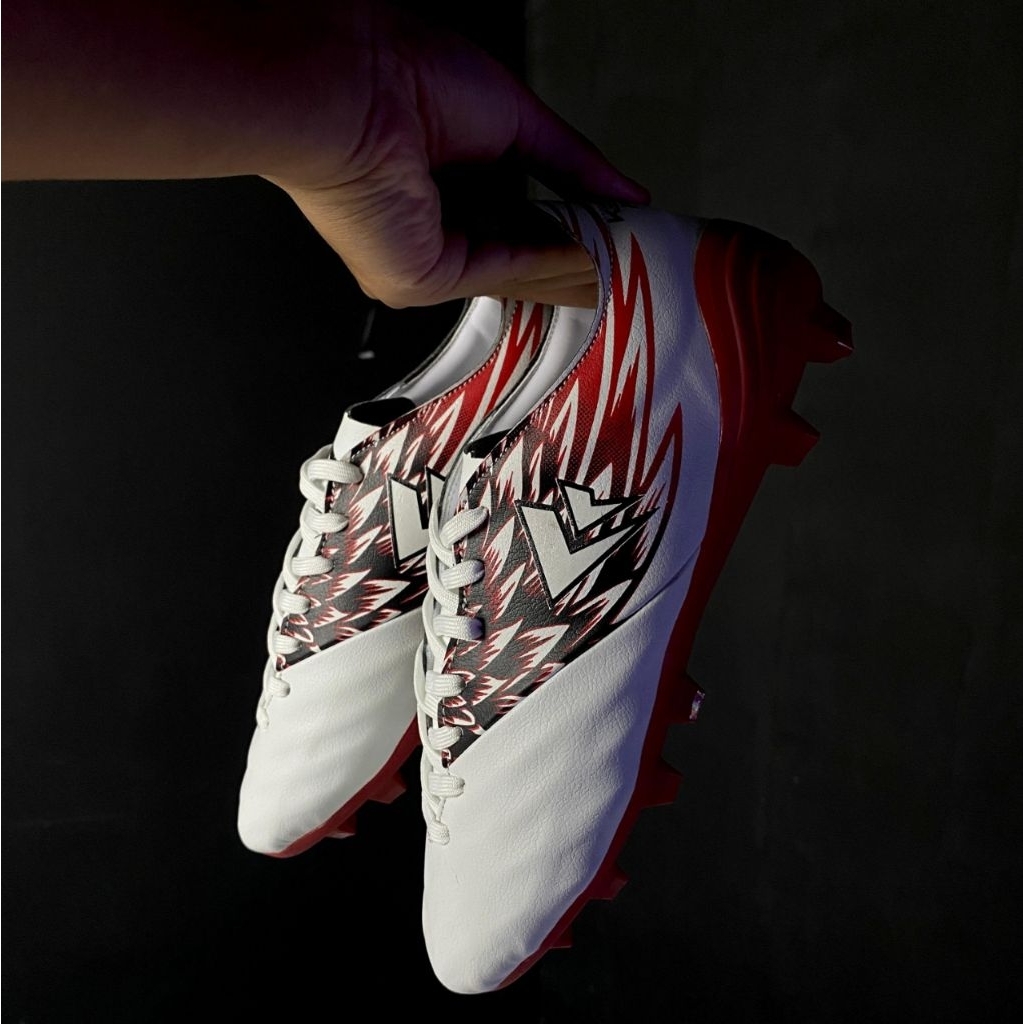 SEPATU SEPAK BOLA SEVSPO KEMPRO PRO WHITE RED