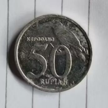 UANG KOIN 50 RUPIAH GAMBAR BURUNG KEPODANG KEPING PUTIH BEKAS PAKAI SUDAH DI BERSIHKAN RANDOM  KODE 