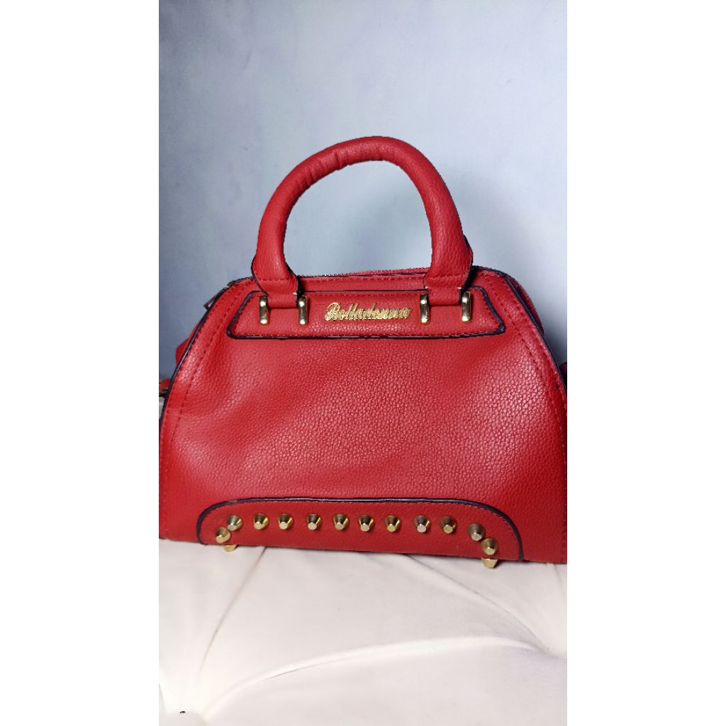 Tas Wanita Kekinian Warna Merah