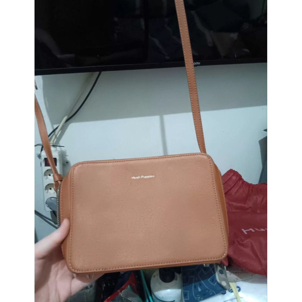 Preloved Hush Puppies Brighton Sling Bag (M)