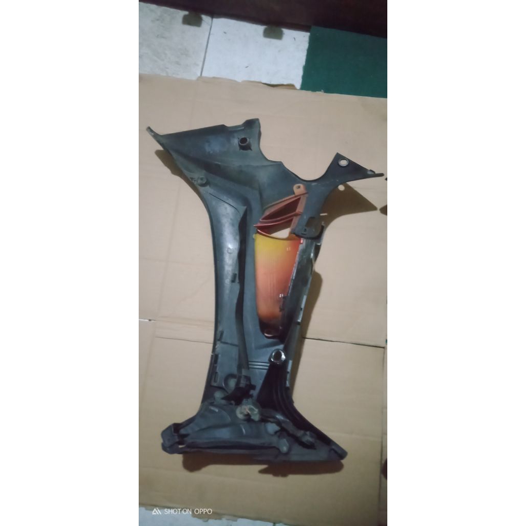 WARNA HITAM MERAH SAYAP TEBENG ORIGINAL AHM HONDA SUPRA X 125 R BATMAN 2008