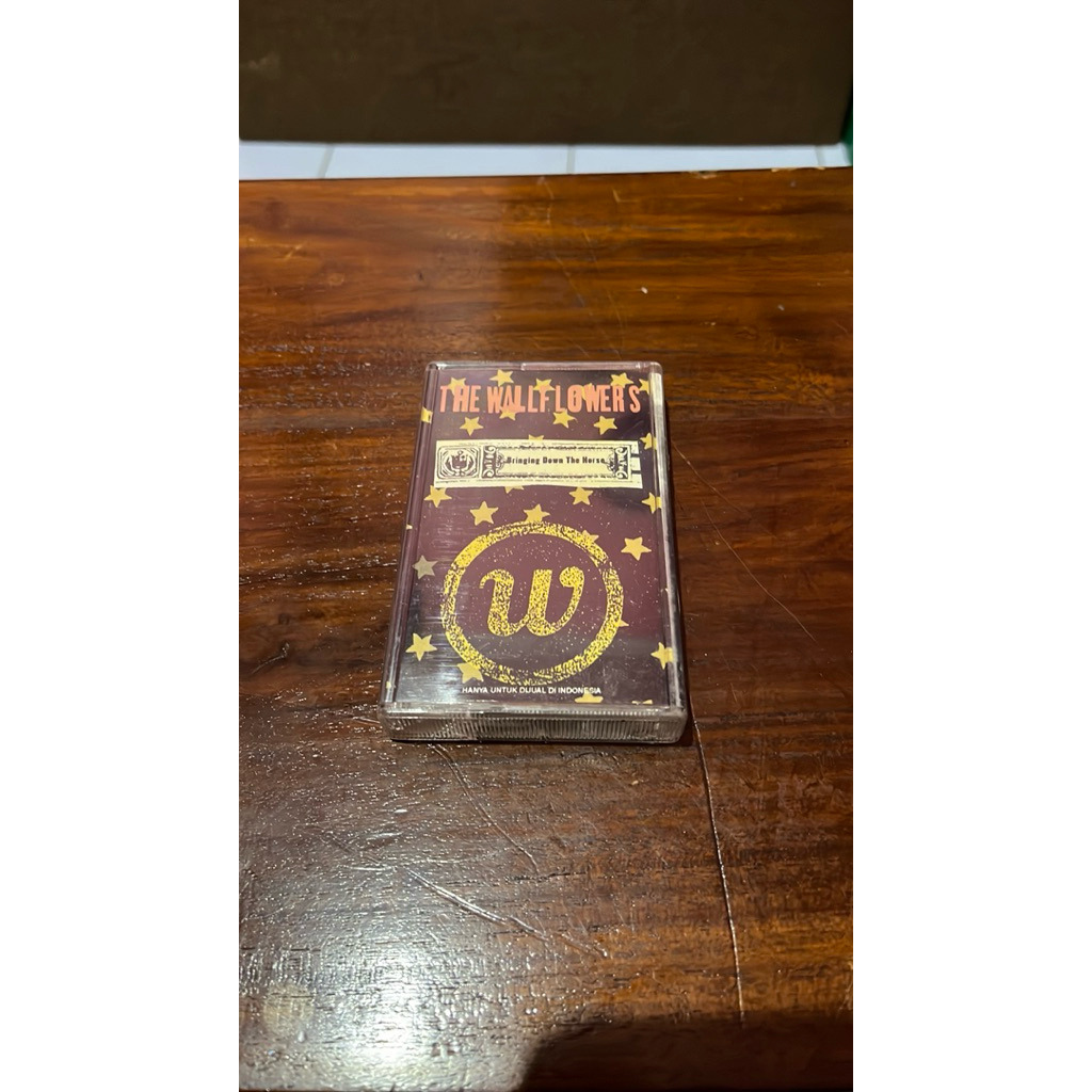 Kaset pita The Wallflowers Bringing Down The Horse