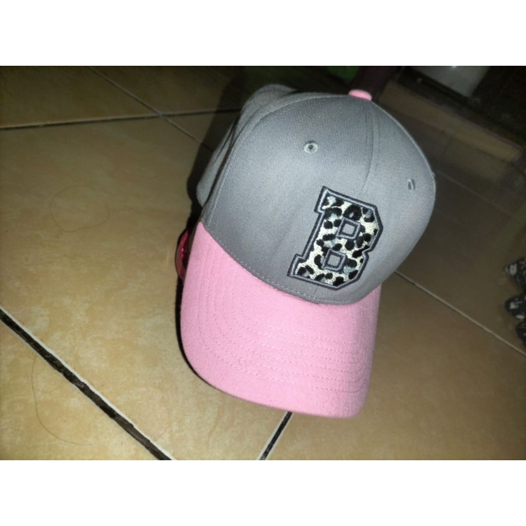 topi logo B