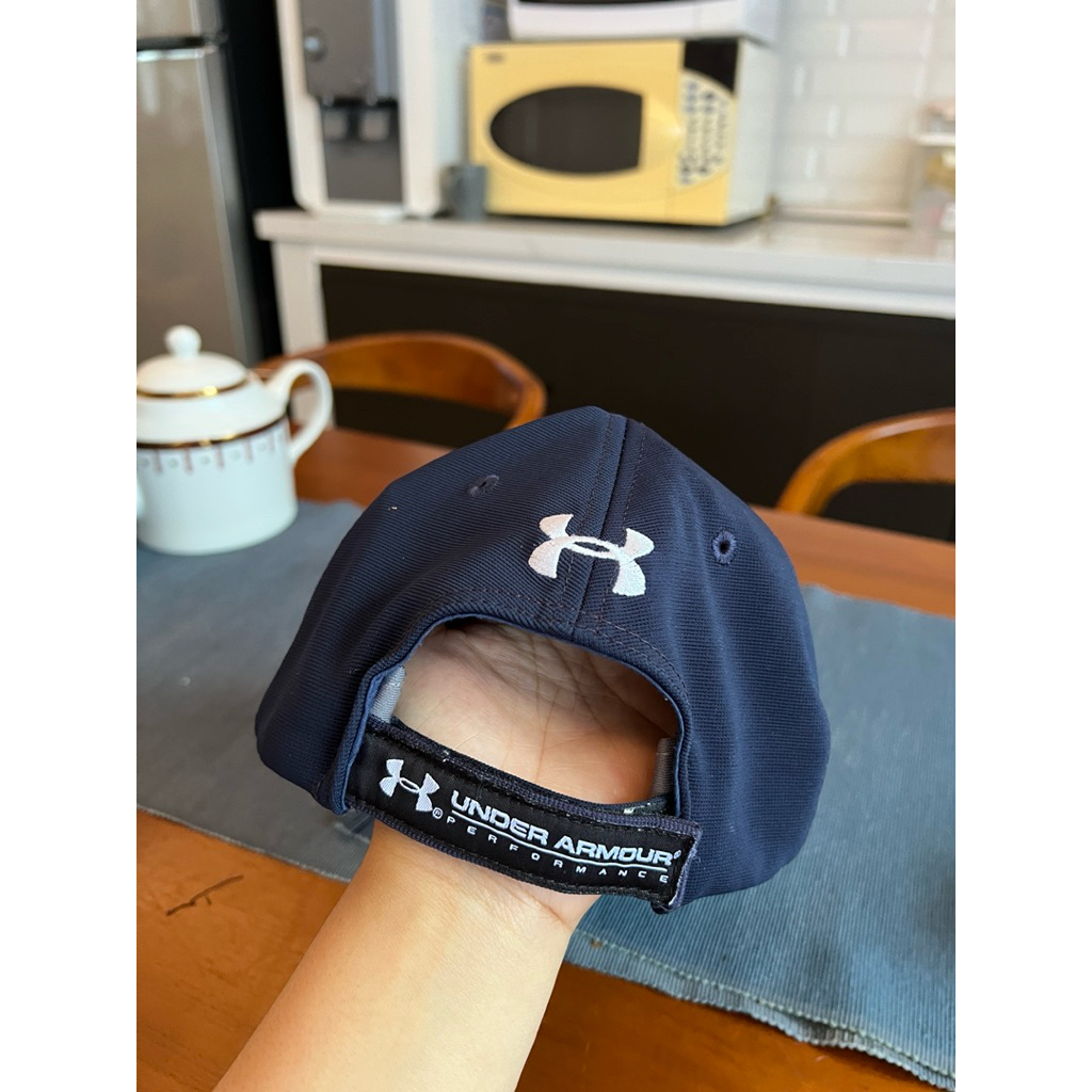 preloved topi Under Armour navy 100% original 