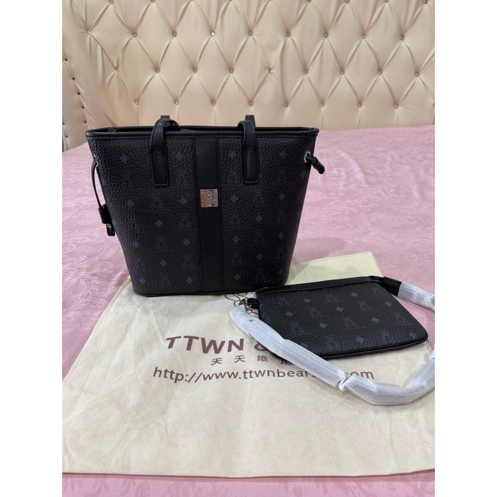 Ttwn Tote black Medium