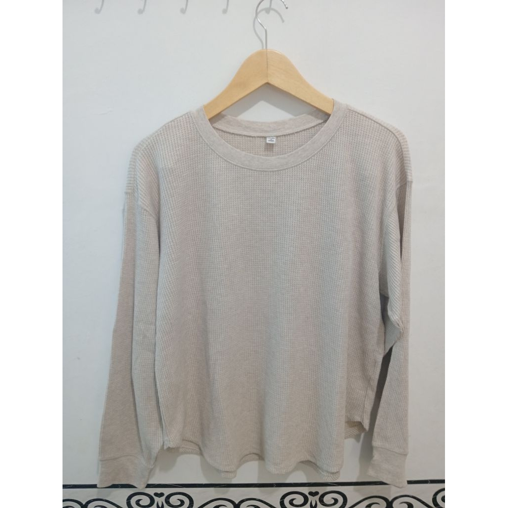 Kaos Uniqlo longsleeve waffle ukuran M