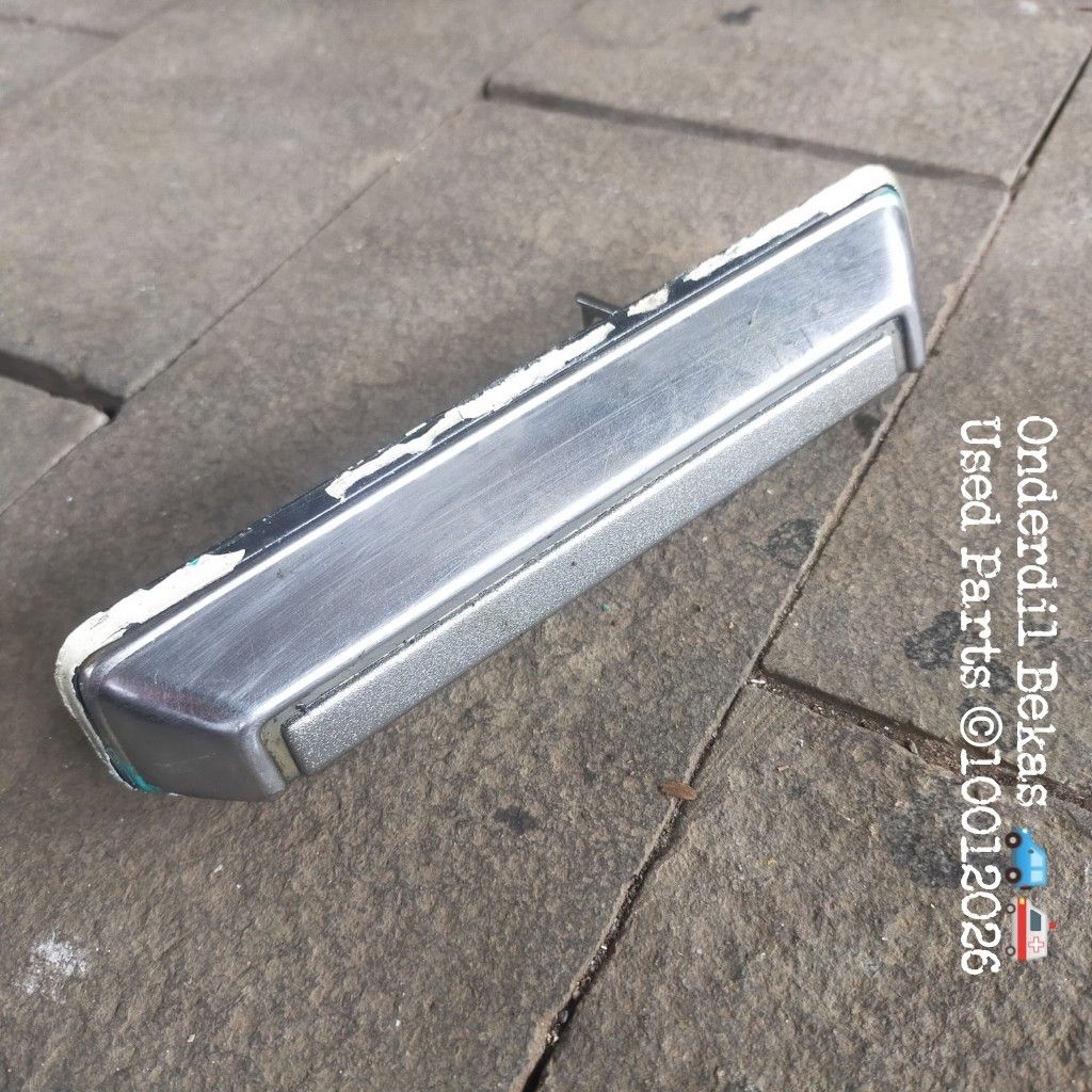 handle pintu kiri depan Toyota Corona TT 1981