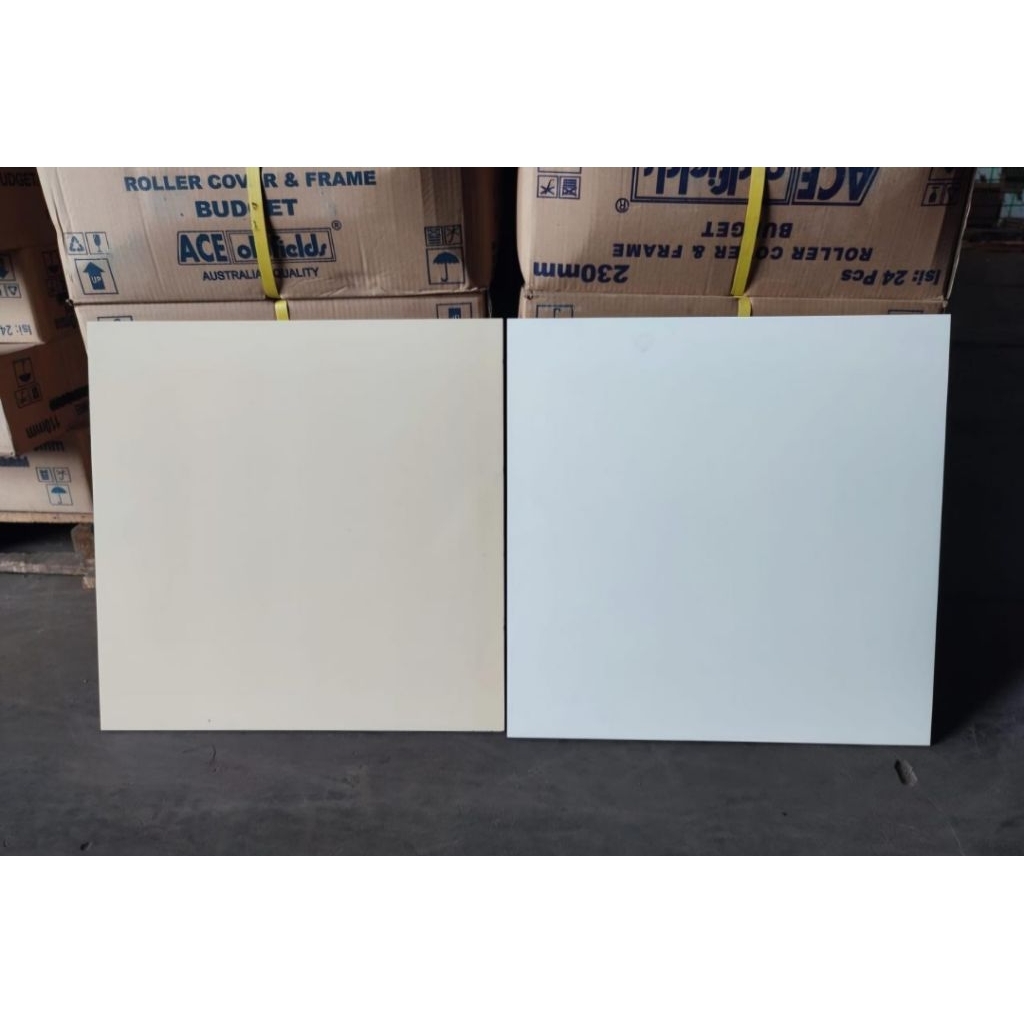 Keramik 50x50 Cream Polos Kilap