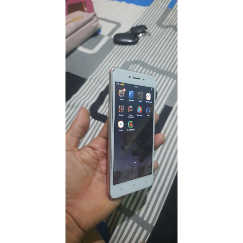 Oppo A37 - RAM 2GB, Internal 16GB, Dual SIM, 4G LTE Bekas