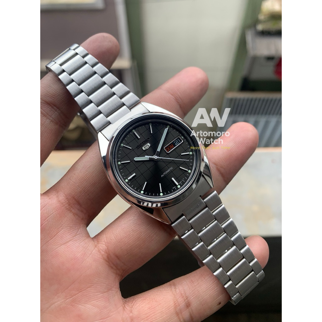 Seiko 5 SNXF07K1 Solid Backcase