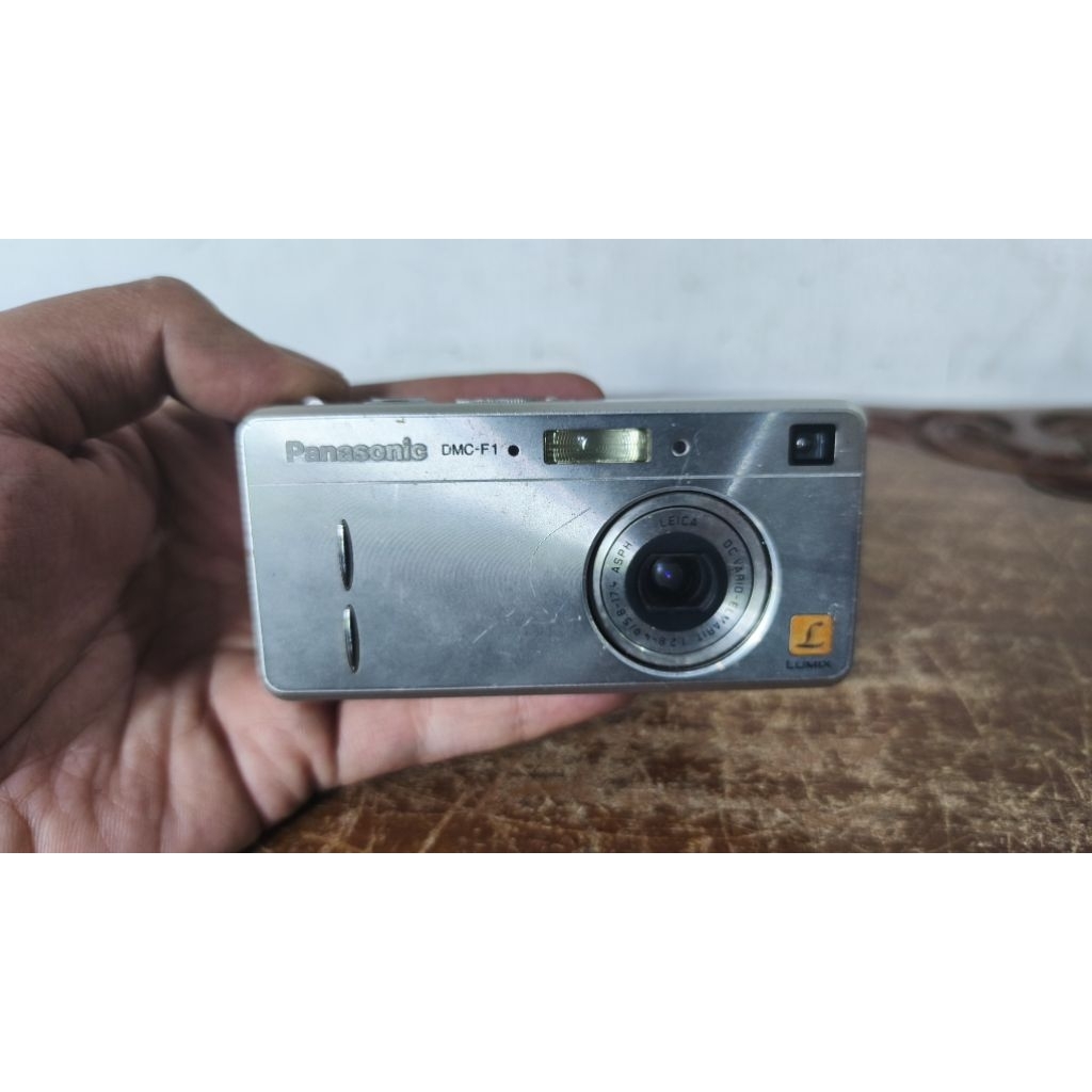 Kamera Digital Vintage Panasonic Lumix DMC-F1 Kamera Mati/Rusak Bahan Service