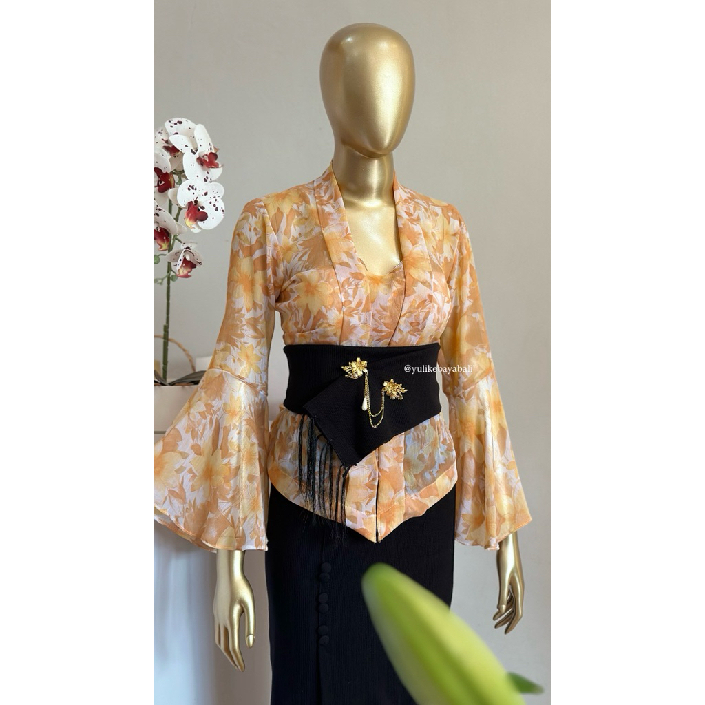 Kebaya Sifon motif ( Chloe , bloomy ) lengan Lonceng lengan pendek  / terompet by yulikebaya | kebay
