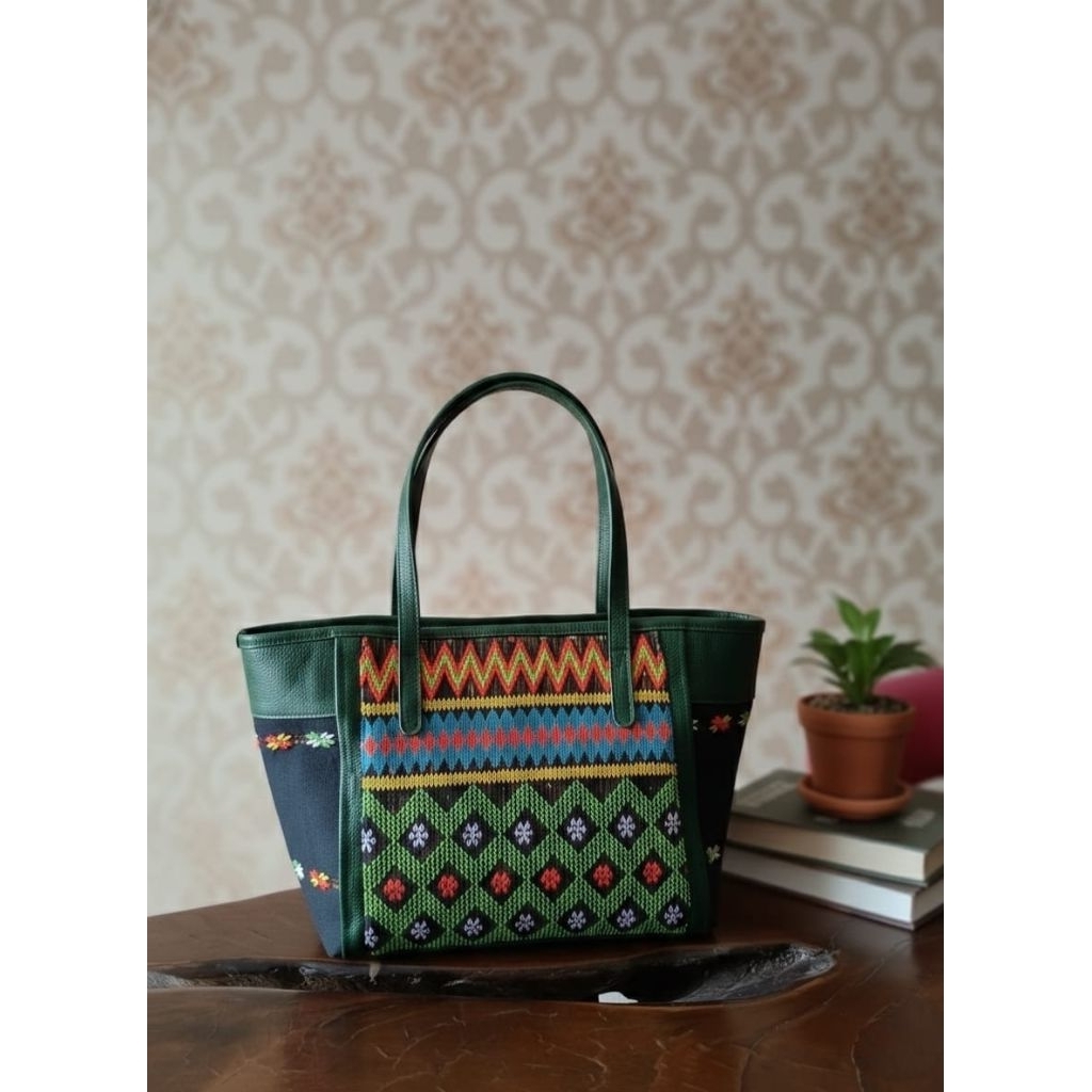 KAYANA Totebag Etnik Kombinasi Kulit - Tas Bahu Wanita Motif Batik Modern